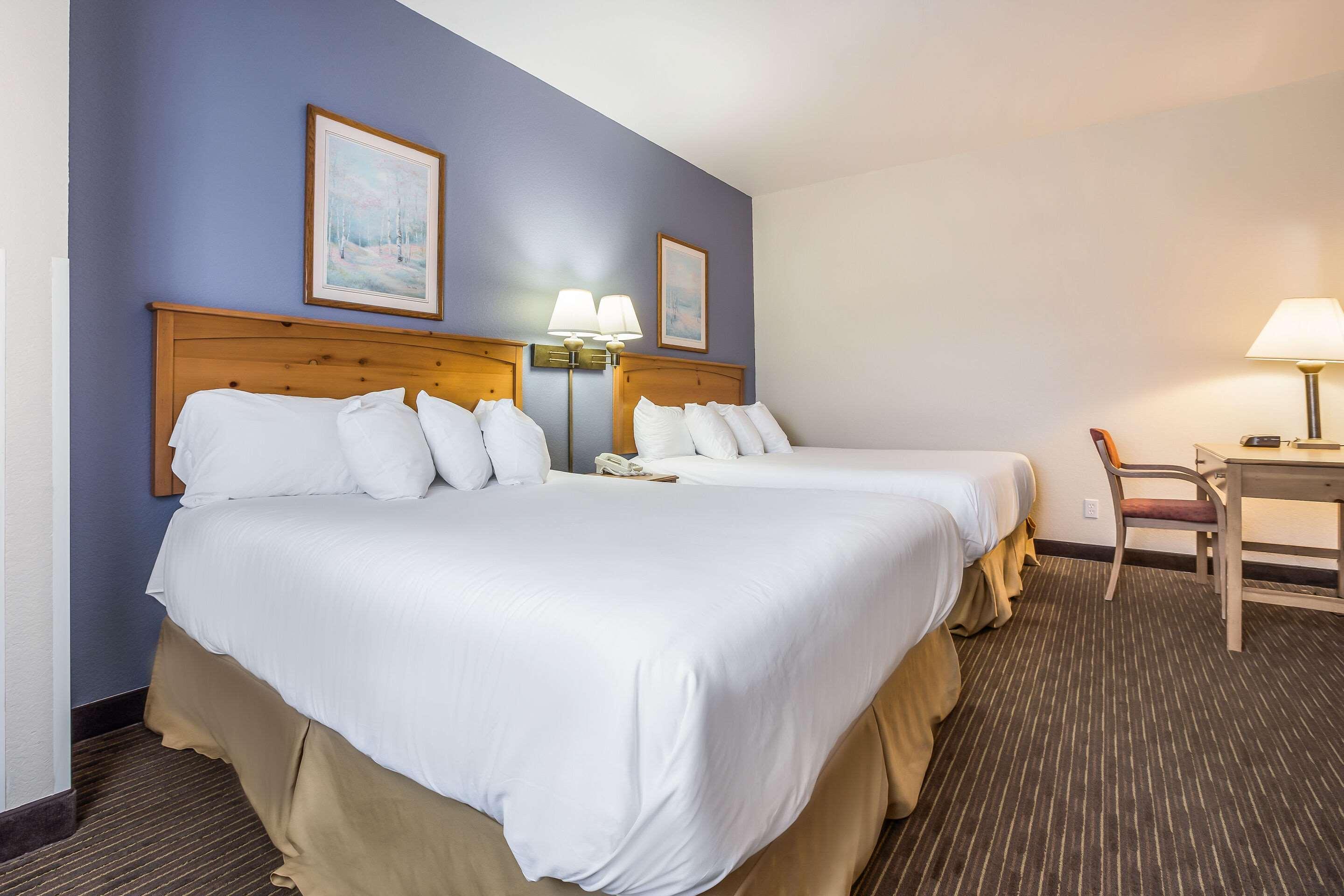 Days Inn By Wyndham Mackinaw City - Bridgeview Area Exterior photo